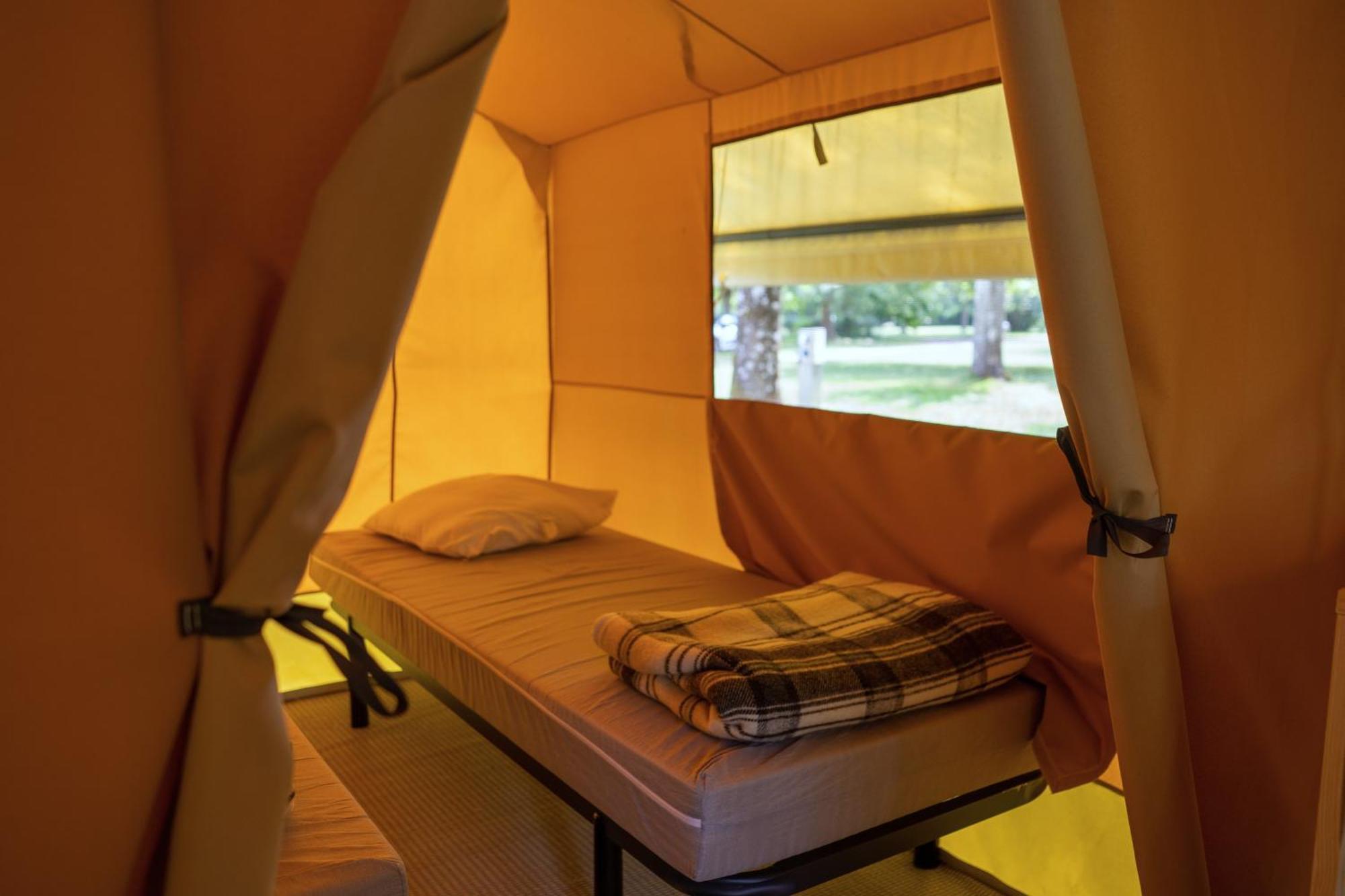 Camping Onlycamp Les Vailhes Lodève Kamer foto