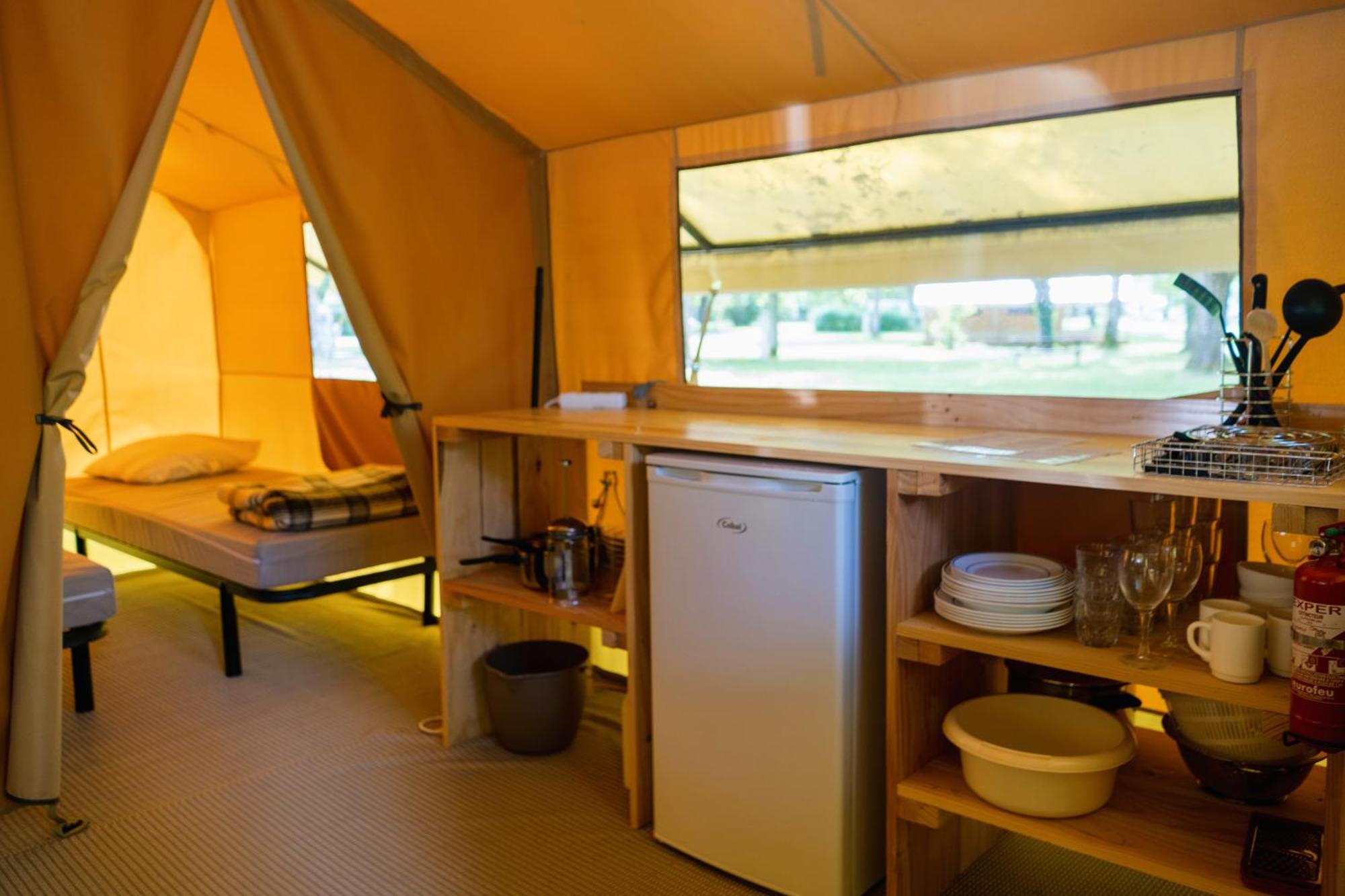 Camping Onlycamp Les Vailhes Lodève Kamer foto